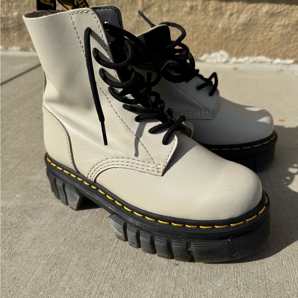 Dr. Martens Womens Size 7 Audrick Nappa Leather Platform Boot Cobblestone Grey